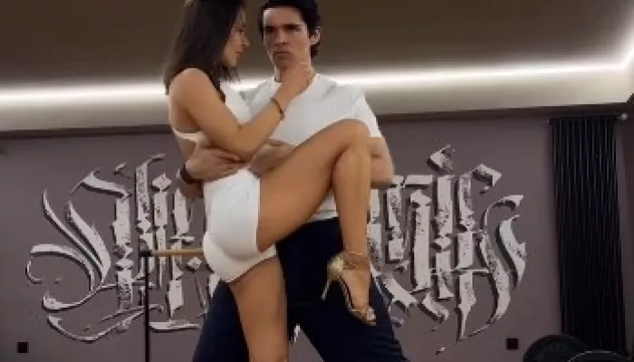 Блогер Лерчек впервые после тяжелого диагноза вернулась к танцам с женихом. Фото