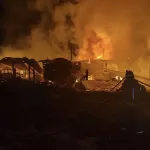 Огонь уничтожил дом, баню, летнюю кухню и гараж в селе Республики Алтай