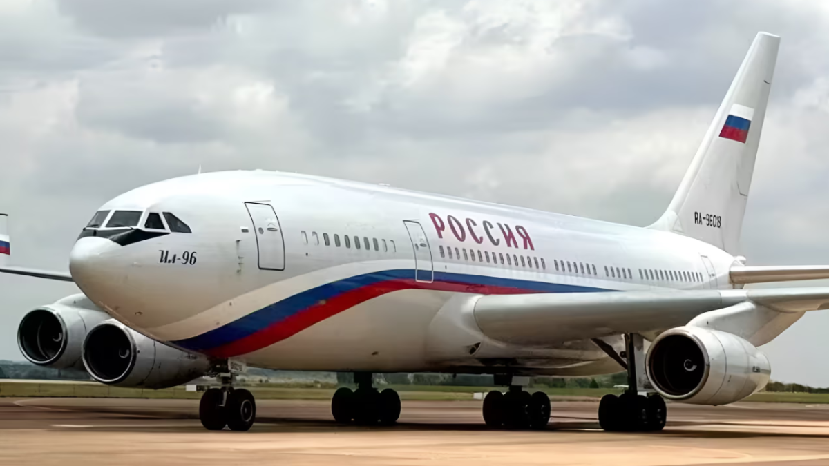 Самолет Ил-96