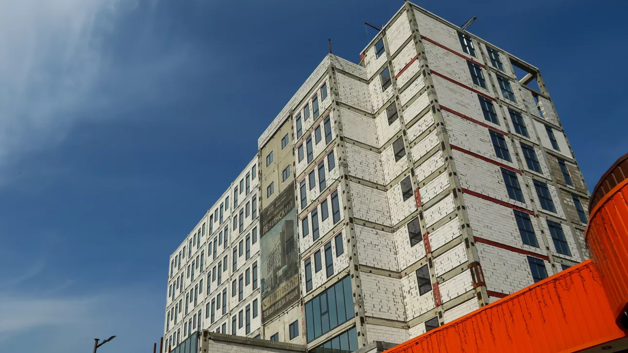 Готовность 98%: на проспекте Ленина завершают легенду долгостроев Барнаула. Фото