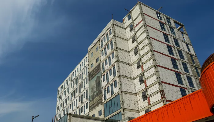 Готовность 98%: на проспекте Ленина завершают легенду долгостроев Барнаула. Фото