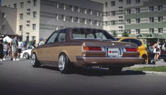 Японский бизнес-седан из прошлого века продают в Бийске за 2 млн рублей. Фото