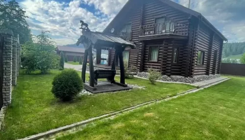 Коттедж с баней и бассейном продают в Горном Алтае за 42,3 млн рублей. Фото