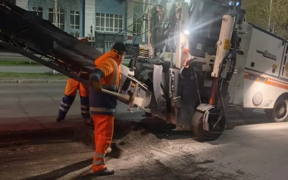 В Барнауле продолжают локальный ремонт дорог: где идут работы