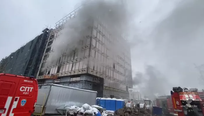 Смертельный пожар вспыхнул на стройке в Москве: что об этом известно