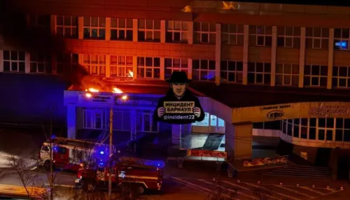 Фасад загорелся у делового центра Гео в Барнауле