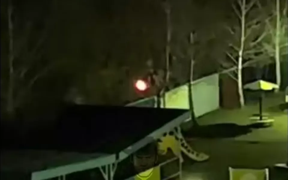 Барнаульцы устроили шумные ночные шашлыки у детсада. Видео