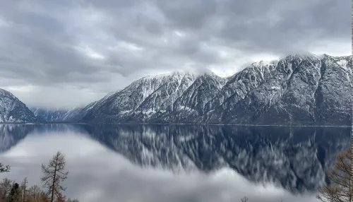 Телецкое озеро полностью освободилось от оков льда. Фото