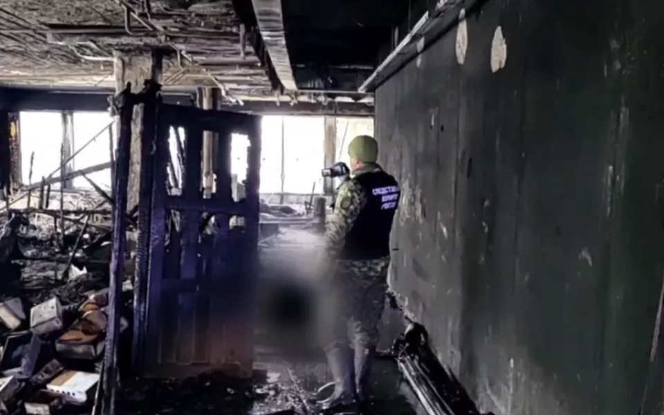 Восемь погибших и обожженные тела: подробности пожара на стройке в Москве