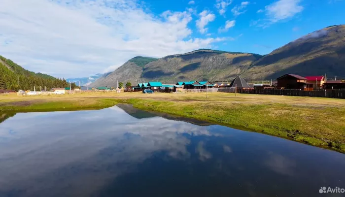 Действующую турбазу неподалеку от гейзерного озера и реки продают в Горном Алтае