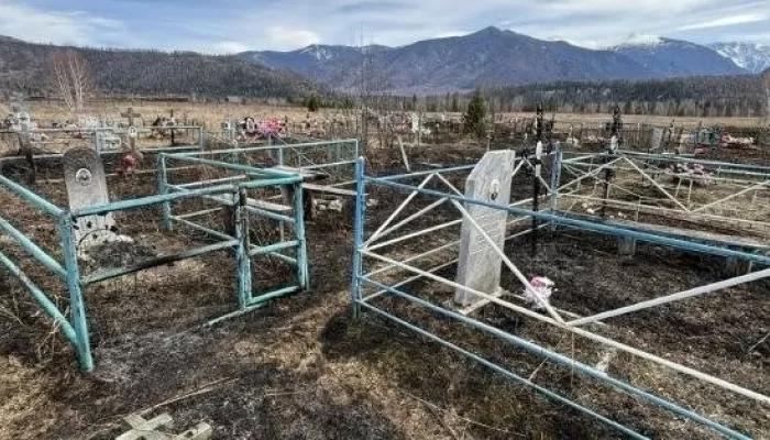 Жители села Катанда в Горном Алтае возмущены из-за пожара на кладбище