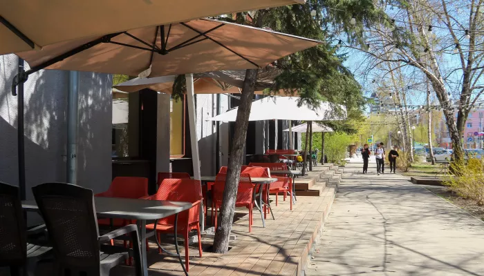 Рестораны и кофейни Барнаула готовят к запуску летние веранды на майские праздники