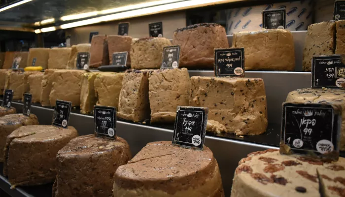 Лакомство с подводными камнями: чем полезна и опасна халва