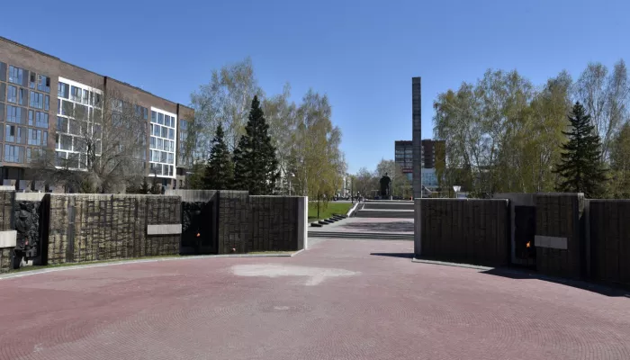 Мемориал Славы в Барнауле готовят ко Дню Победы. Фото