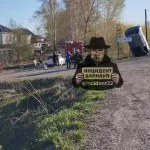 Nissan воткнулся носом в землю в барнаульском поселке