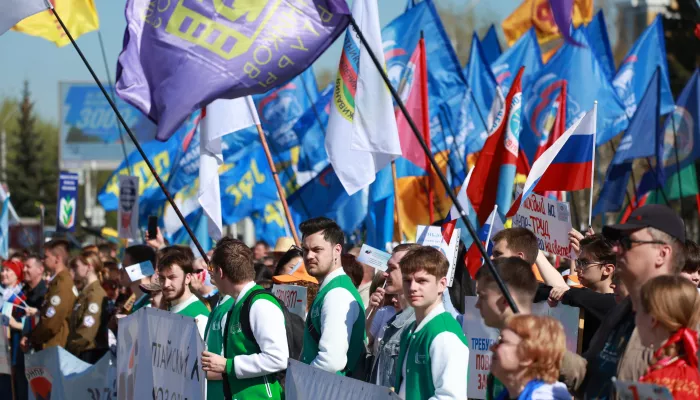 Барнаул встретил Первомай массовым профсоюзным митингом. Фоторепортаж