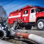 Пожарный фоторепортер показал кадры тушения дома в барнаульской Власихе