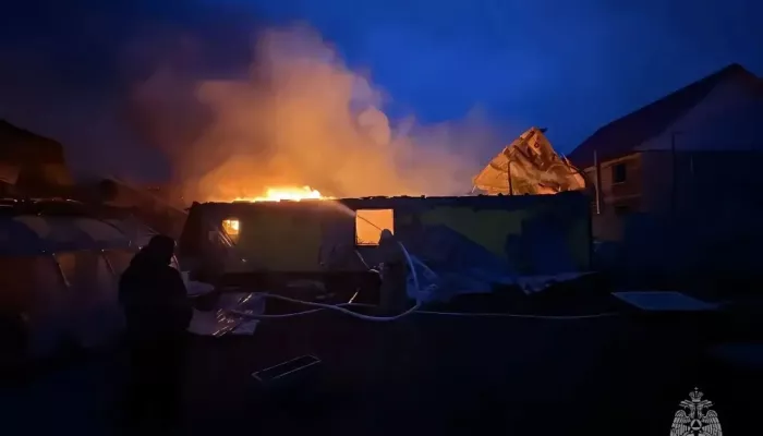 Семья с четырьмя детьми погибла при пожаре в частном доме в Югре