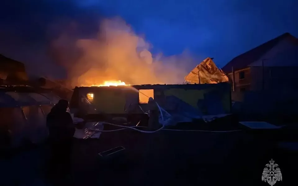 Семья с четырьмя детьми погибла при пожаре в частном доме в Югре