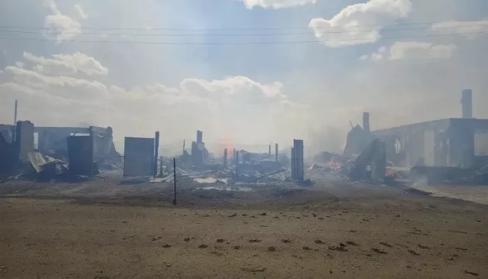 Огромный пожар уничтожил 14 частных домов в сибирском селе