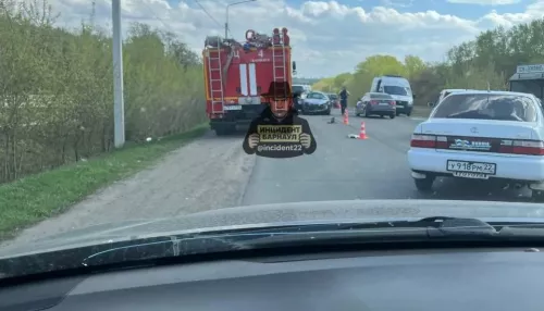 Пять человек пострадали, еще один погиб в массовом ДТП в Барнауле