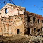 Старинные кирпичи в просветах: как выглядит легендарная Спичка на старте реновации
