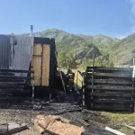 Крупный пожар произошел в Республике Алтай: горели баня, кошары и постройки