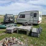 Обустроенную дачу на колесах продают за 1 млн рублей в Республике Алтай. Фото