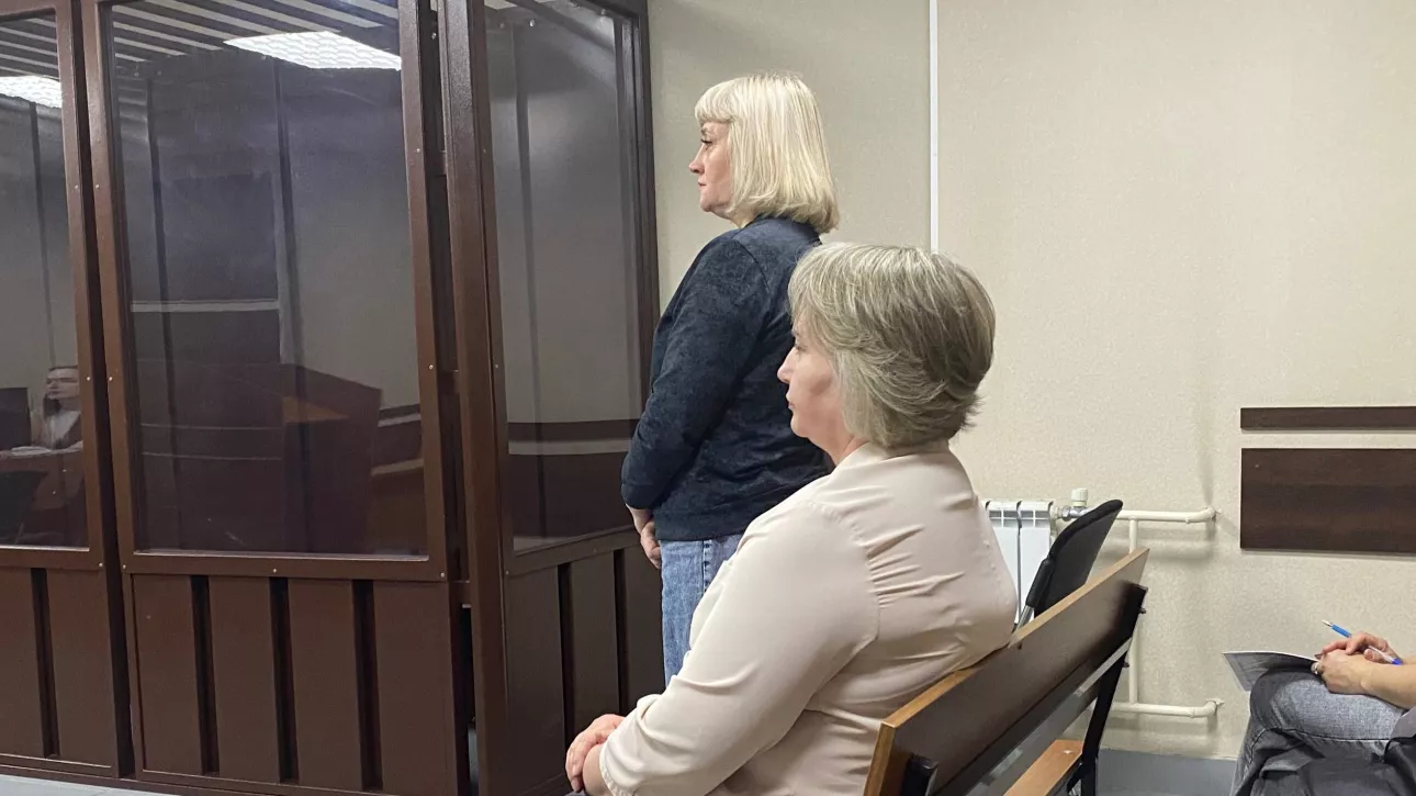 Судебное заседание по делу депутата АКЗС Людмилы Клюшниковой вновь отложили