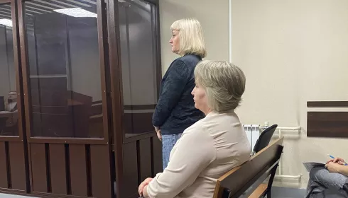 Судебное заседание по делу депутата АКЗС Людмилы Клюшниковой вновь отложили