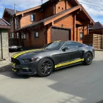 Привезенный из Лас-Вегаса Mustang в макси-комплектации продают в Барнауле. Фото