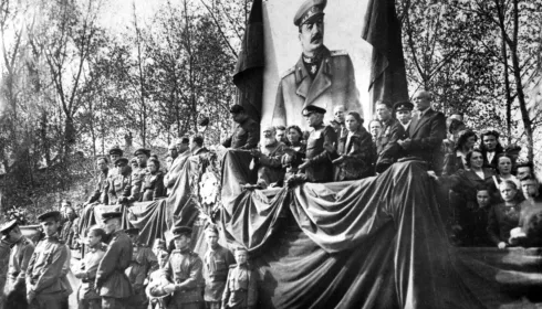Память в черно-белых кадрах: как Барнаул отмечал День Победы в советские годы. Фото