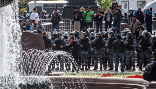 СМИ: десятки подростков задержаны во время несогласованной акции в Москве