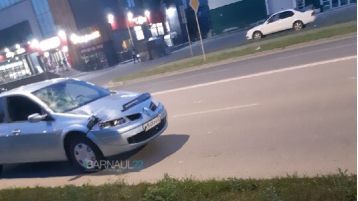 Гибель девушки-пешехода в ДТП в Барнауле попала на видео
