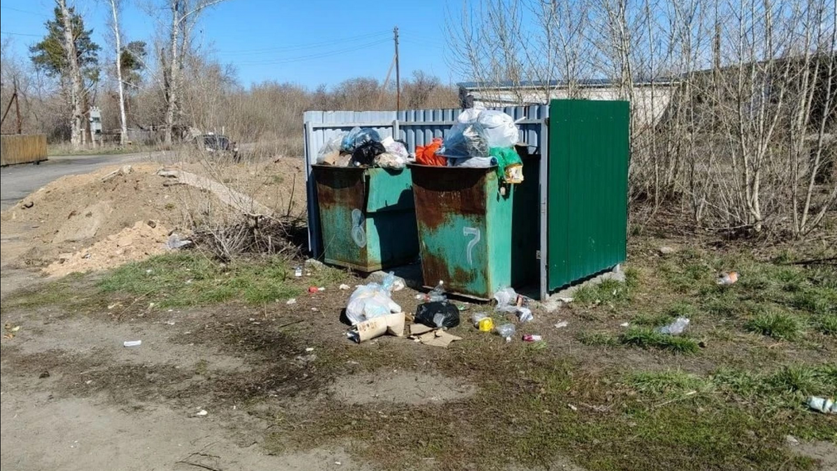 Переполненные мусорные площадки