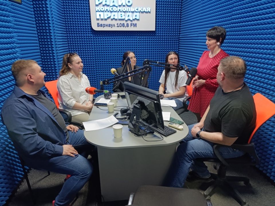 "Ростелеком" и "Комсомольская правда" рассказали о героях-связистах и озвучили в эфире фронтовые письма