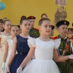 Барнаульские школьники поучаствовали в кадетском бале. Фото