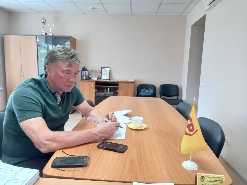 Александр Терентьев провел личный прием граждан в Барнауле