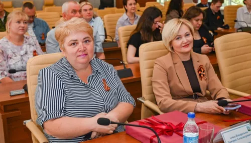 В мэрии Барнаула наградили семьи участников СВО и волонтеров. Фото