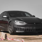 Черную Tesla мощностью более тысячи лошадей продают в Барнауле. Фото