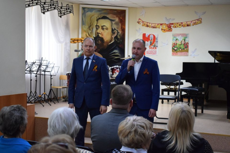 Депутаты БГД Дмитрий Аганов и Дмитрий Мавлютов поздравили ветеранов с праздником