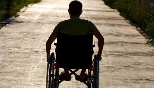 Мы их раздали еще в мае: как алтайские инвалиды месяцами ждут коляски