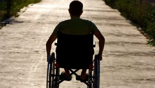 В Бийске для инвалида-колясочника оборудовали бесполезный пандус