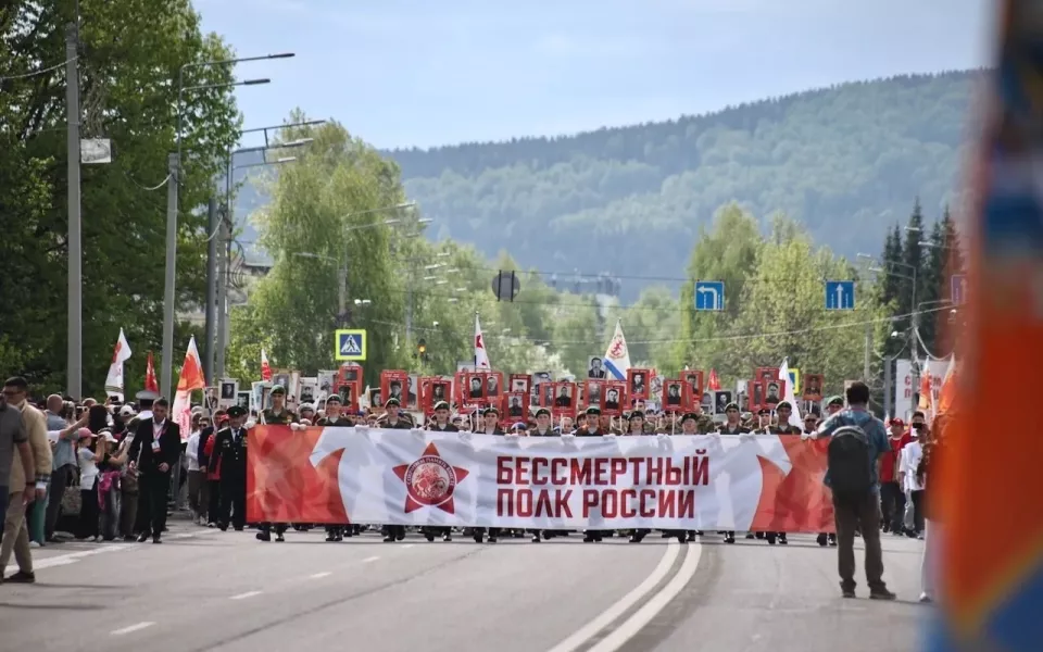 Пять тысяч человек прошли в колонне Бессмертного полка в Горно-Алтайске