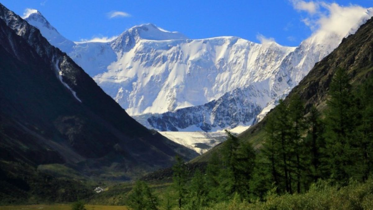 Алтайские горы признаны одним из лучших мест для летнего отдыха в России