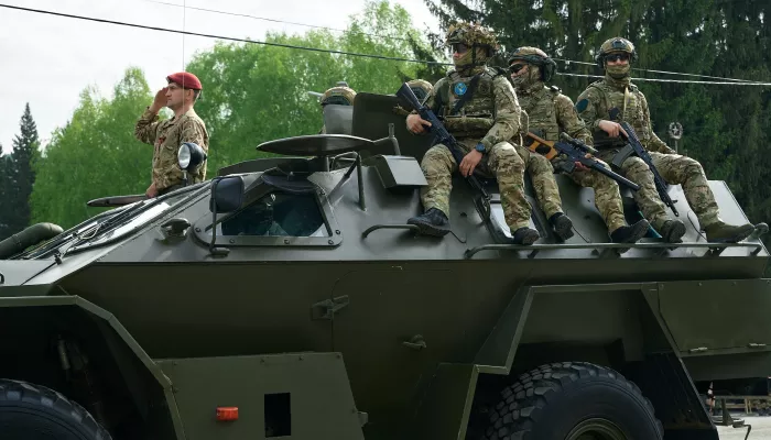 Парадные расчеты прошли по Горно-Алтайску в честь Дня Победы. Фоторепортаж
