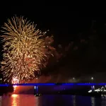 Салют Победы озарил небо над Обью в Барнауле. Видео