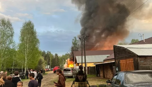 Крупный пожар произошел в селе Ларичиха Тальменского района