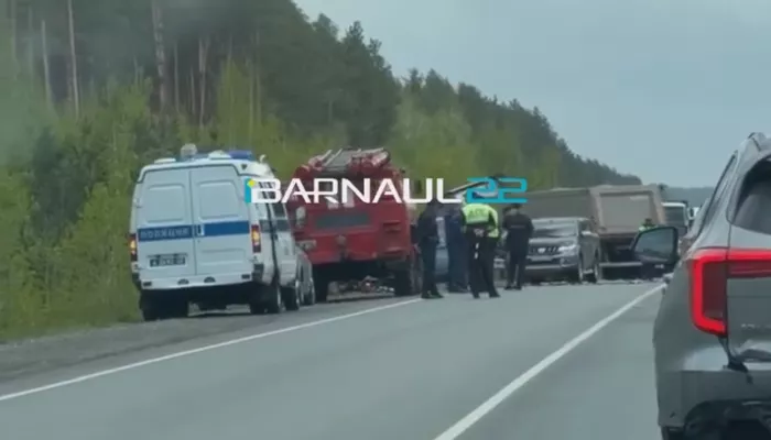 Жесткое ДТП с грузовиком произошло на трассе в Тальменском районе. Видео