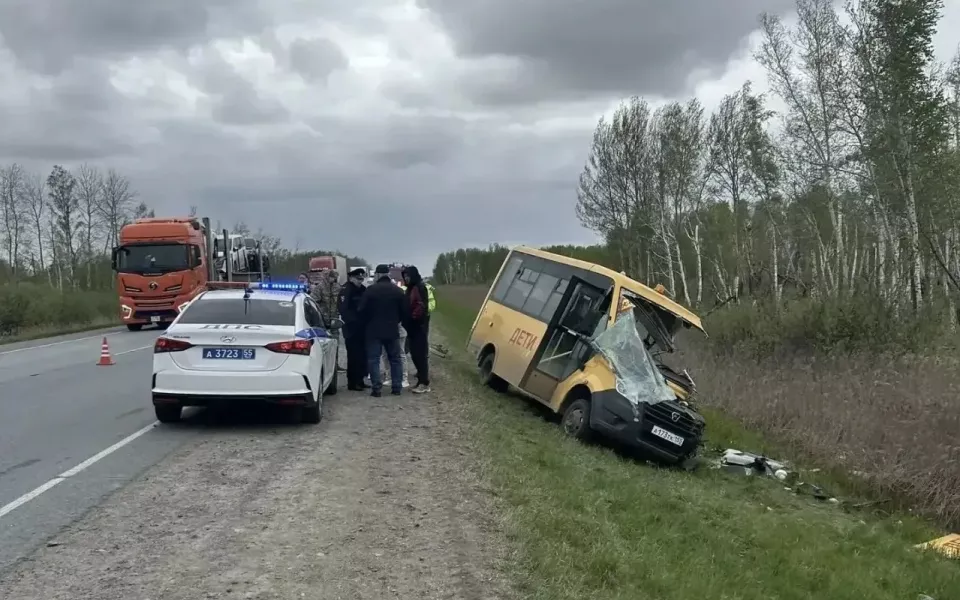 Смертельная авария со школьным автобусом произошла в Омской области. Фото